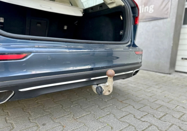Volvo V60 cena 99900 przebieg: 167502, rok produkcji 2019 z Brzozów małe 631